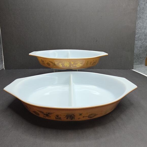 Pyrex Early American 1.5 Quart Divided Oval Covered Casserole Dish Set of 2. - Picture 1 of 13